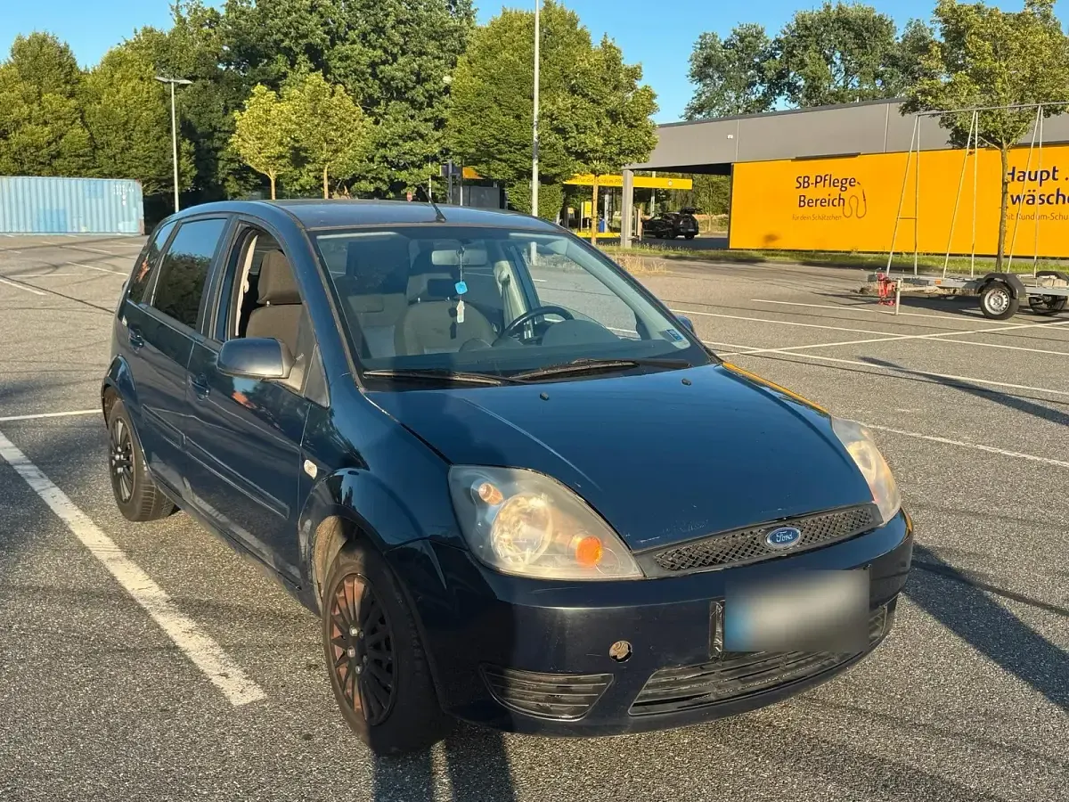 Gebraucht Ford Fiesta 60 PS (44 kW) 2008 Blau Kleinwagen