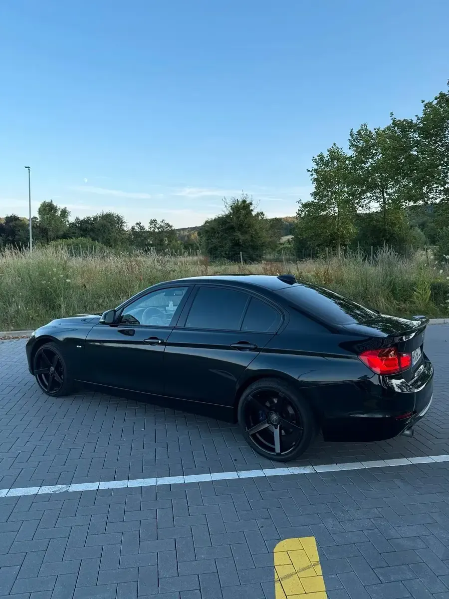 Gebraucht BMW 320 Comfort Edition 184 PS (135 kW) 2012 Schwarz Limousine