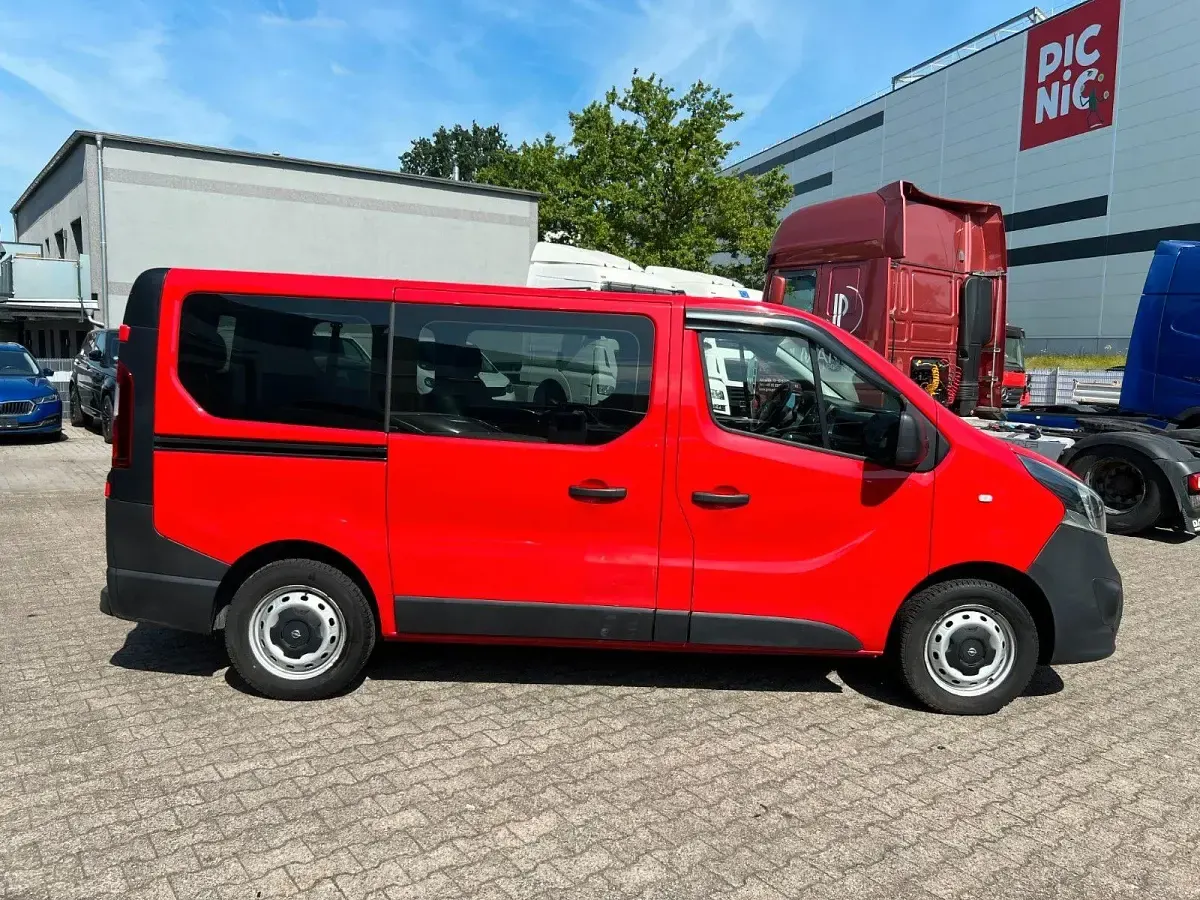 Gebraucht Opel Vivaro 90 PS (66 kW) 2016 Rot Van / Kleinbus