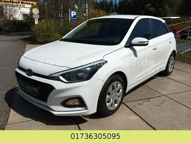 Gebraucht Hyundai i20 Trend 101 PS (74 kW) 2019 Weiß Kleinwagen