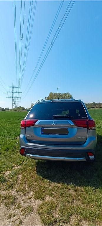 Gebraucht Mitsubishi Outlander Edition 150 PS (110 kW) 2017 Grau SUV