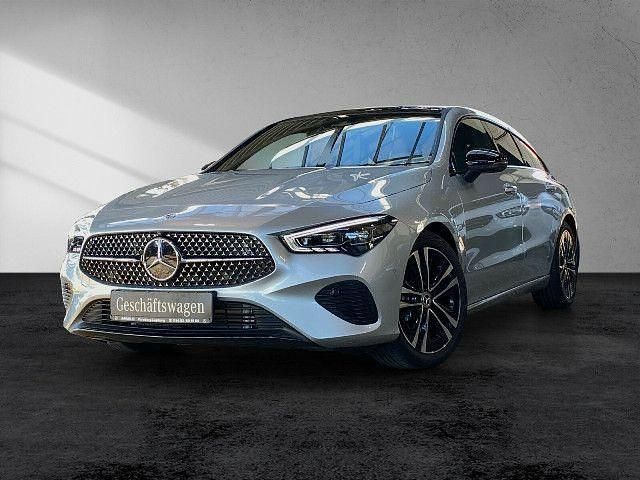 Silber (hightechsilber) Gebraucht 2025 Mercedes CLA200 Shooting Brake Progressive Kombi | 44.890 € - Bild 1/4