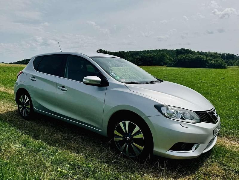 Silber Gebraucht 2015 Nissan Pulsar Tekna Limousine | 9.500 € (Fairer Preis) - Bild 1/4