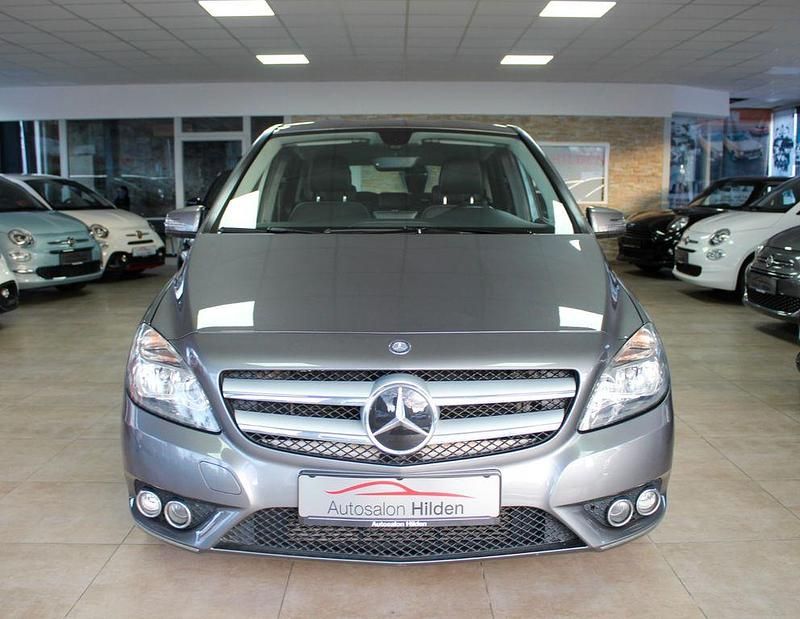 Gebraucht Mercedes B200 156 PS (114 kW) 2014 Grau Van / Kleinbus