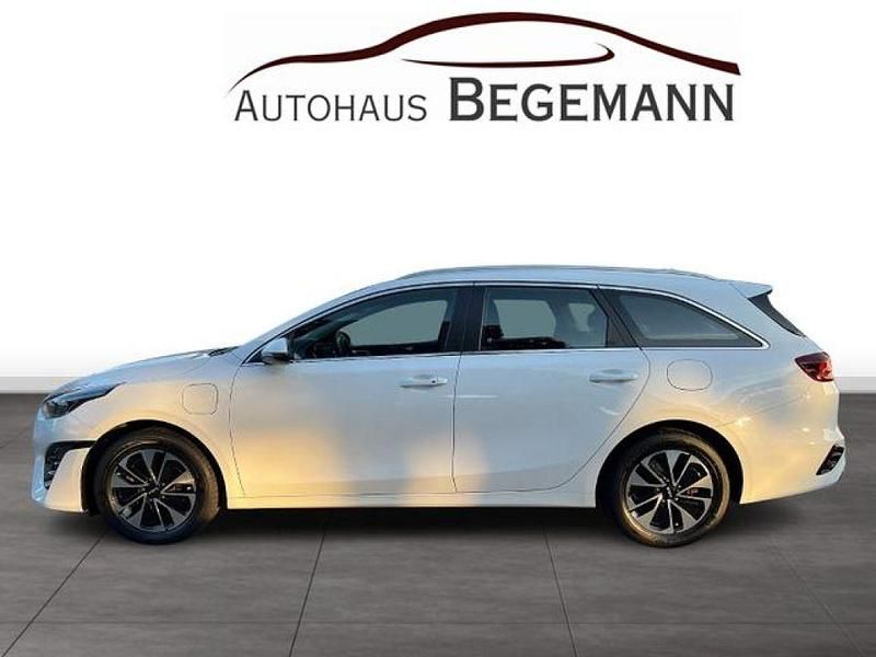 Gebraucht Kia Ceed Vision 140 PS (102 kW) 2022 Casa white Kleinwagen