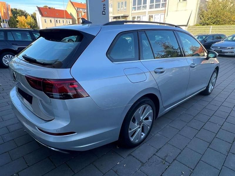 Gebraucht VW Golf VIII Style 150 PS (110 kW) 2022 Silber Kombi