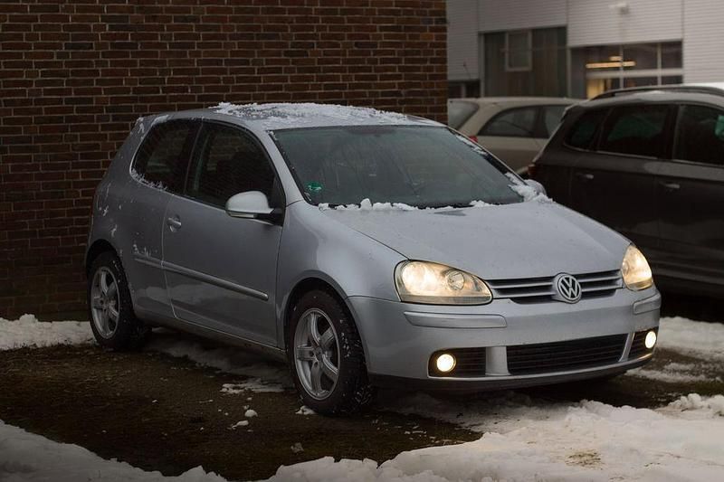 Gebraucht VW Golf Comfortline 102 PS (75 kW) 2005 Grau Limousine