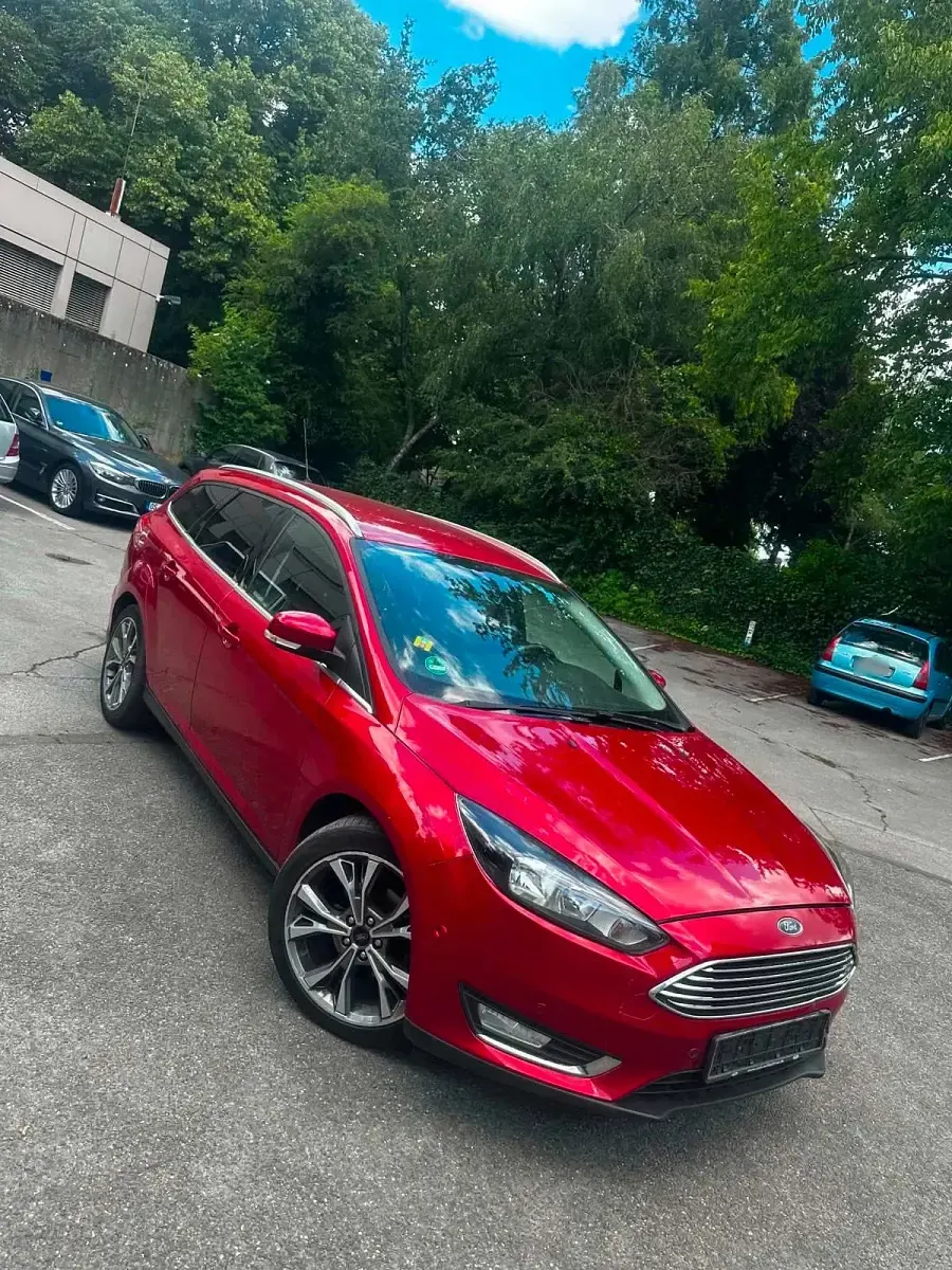Gebraucht Ford Focus 120 PS (88 kW) 2016 Rot Kombi