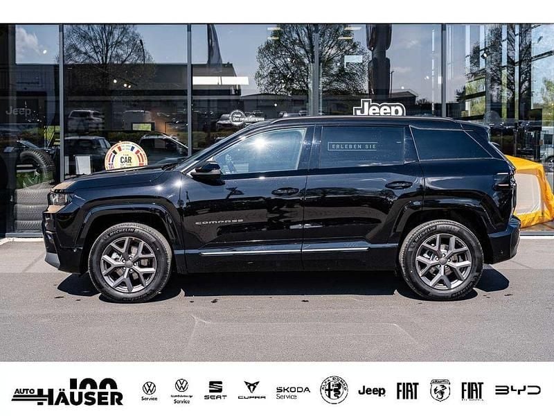 Neu Jeep Compass 145 PS (106 kW) 2026 Schwarz SUV