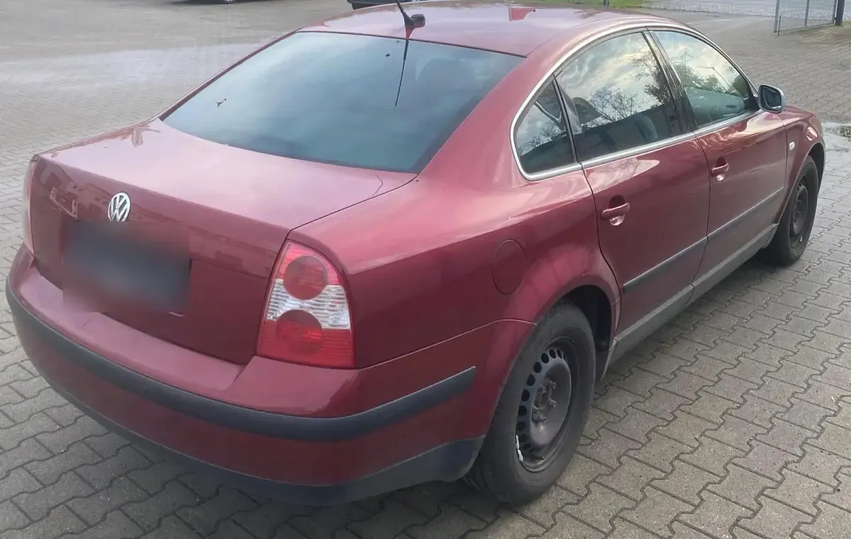 Second-hand VW Passat 150 CP (110 kW) 2003 Roșu Berlinǎ