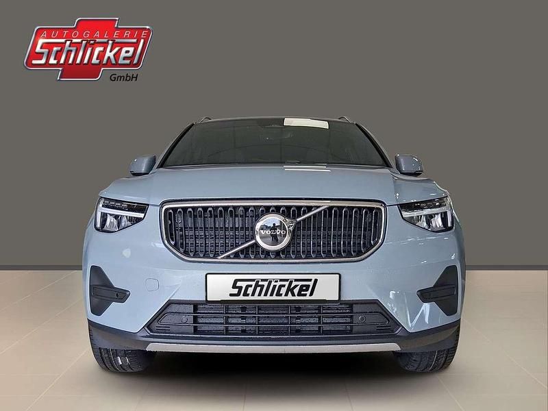 Neu Volvo XC40 Core 163 PS (119 kW) 2026 Vapour grey SUV