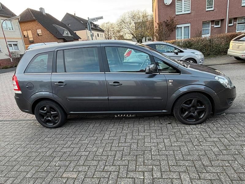 Gebraucht Opel Zafira 140 PS (102 kW) 2010 Grau Van / Kleinbus