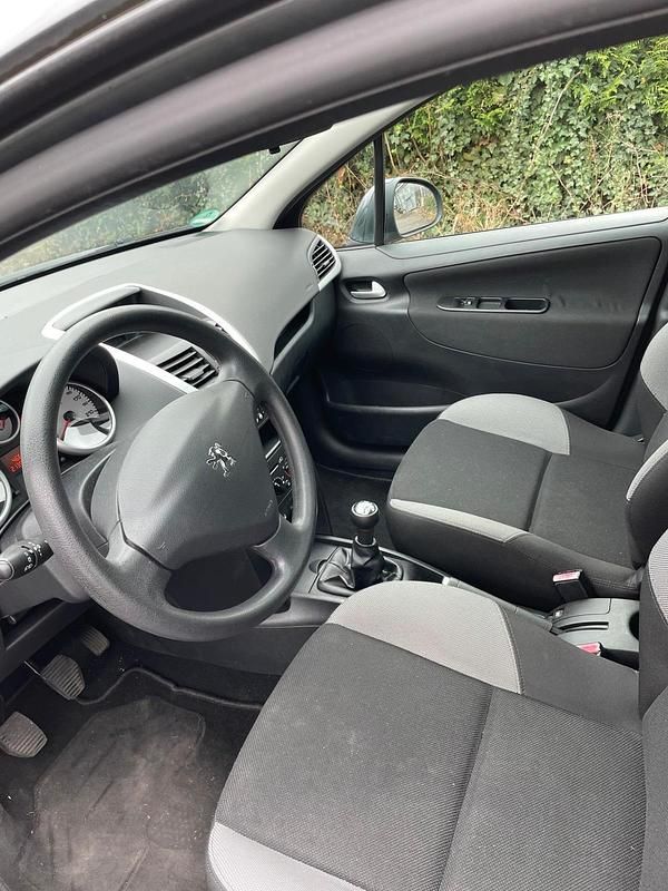 Gebraucht Peugeot 207 95 PS (69 kW) 2008 Grau Kombi