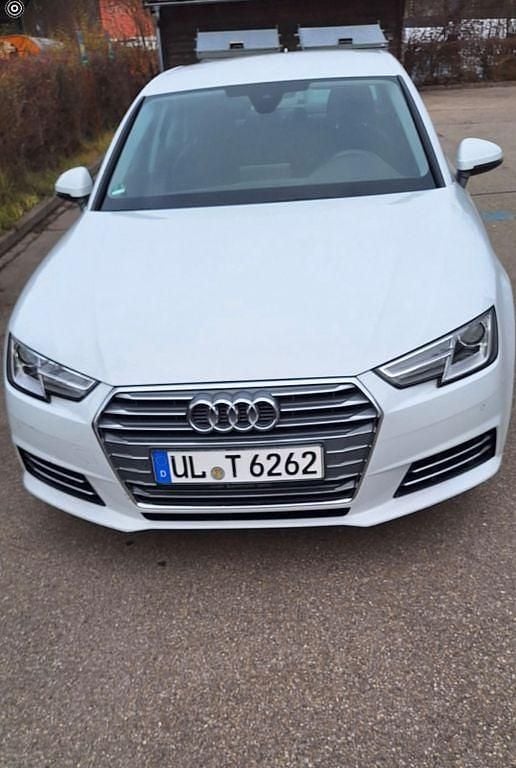Weiß Gebraucht 2018 Audi A4 Comfort Limousine | 11.999 € (Superpreis) - Bild 1/4