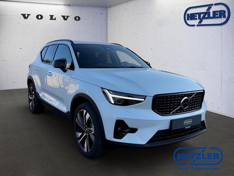 Neu Volvo XC40 Plus 163 PS (119 kW) 2025 Crystal white / metallic SUV