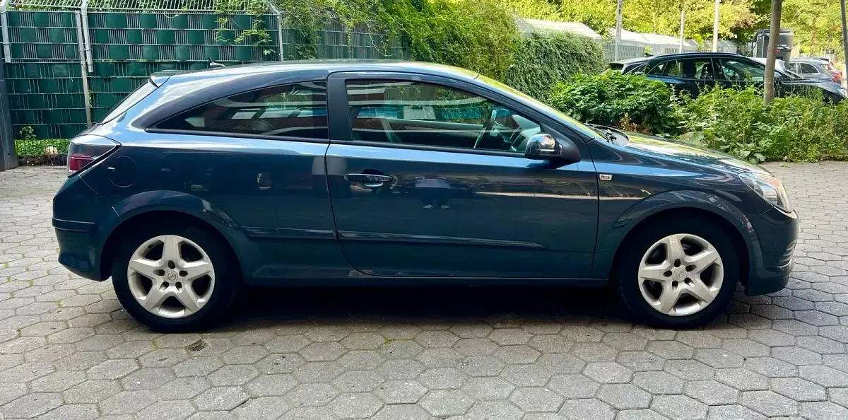 Gebraucht Opel Astra GTC 101 PS (74 kW) 2009 Blau Kleinwagen