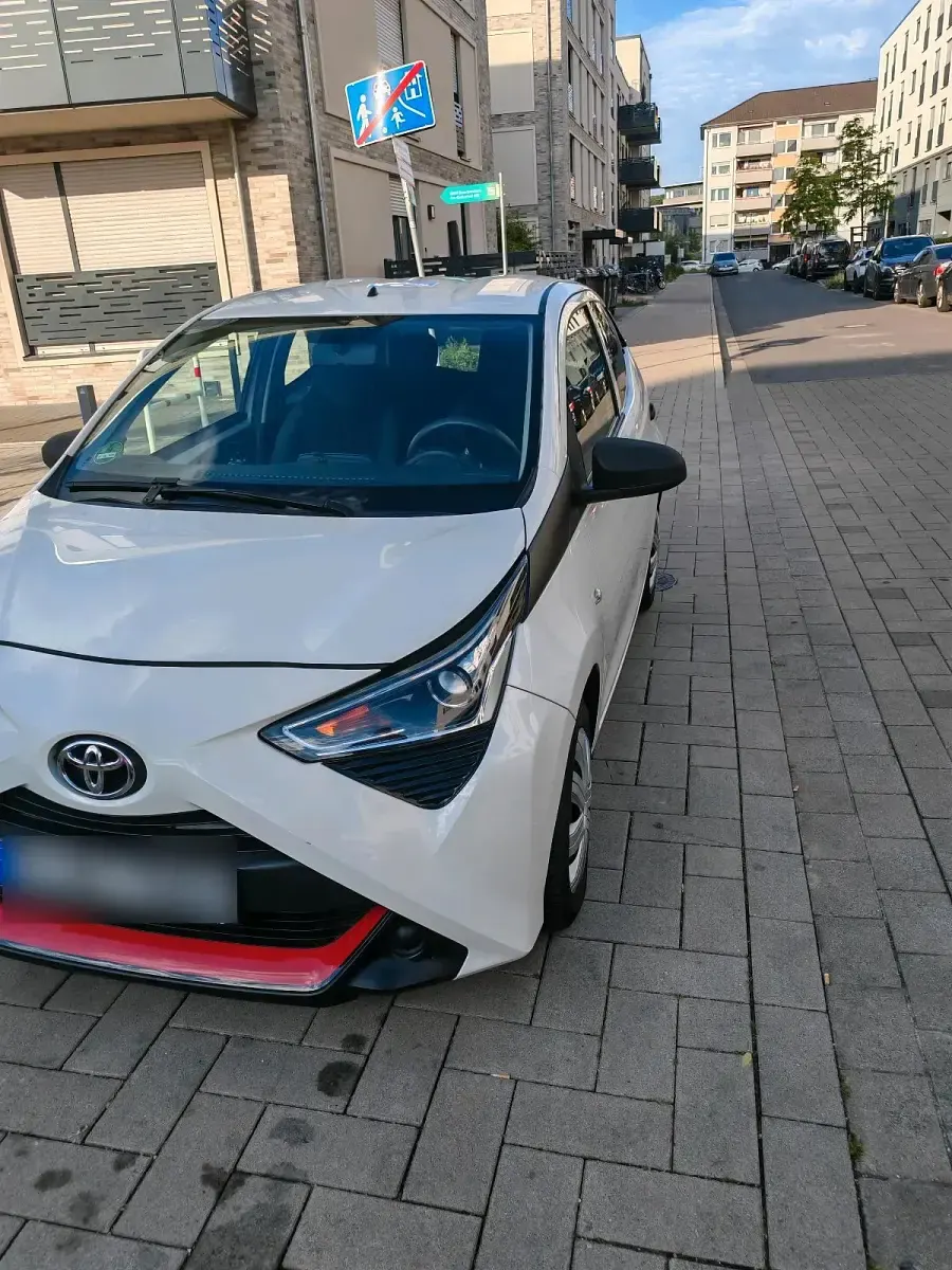 Gebraucht Toyota Yaris 72 PS (52 kW) 2019 Weiß Limousine