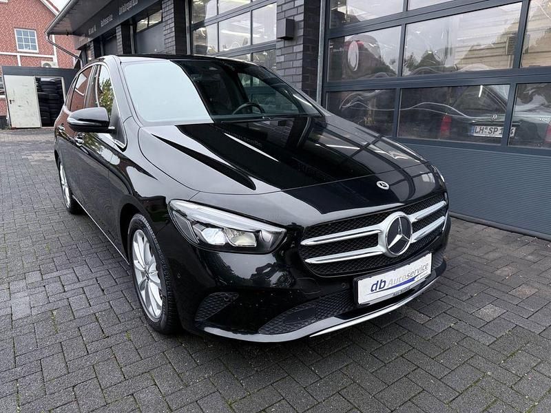 Używany Mercedes B200 150 KM (110 kW) 2019 Czarny Minivan