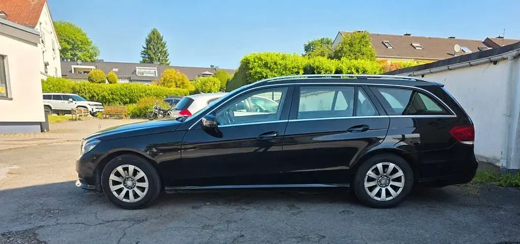 Usado Mercedes E200 136 CV (100 kW) 2013 Negro Berlina