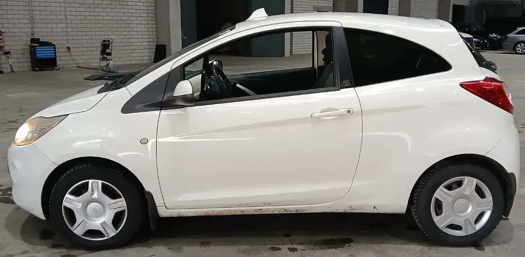 Gebraucht Ford Ka Titanium 69 PS (50 kW) 2010 Weiss Kleinwagen