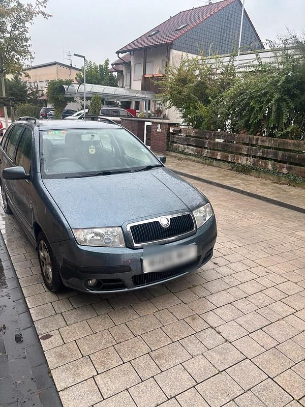 Grau Gebraucht 2005 Skoda Fabia Kombi | 1.000 € (Guter Preis) - Bild 1/3