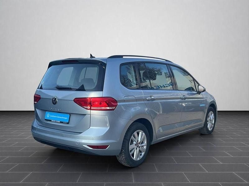 Gebraucht VW Touran Comfortline 150 PS (110 kW) 2024 Oyster silver metallic (metallic) Van / Kleinbus