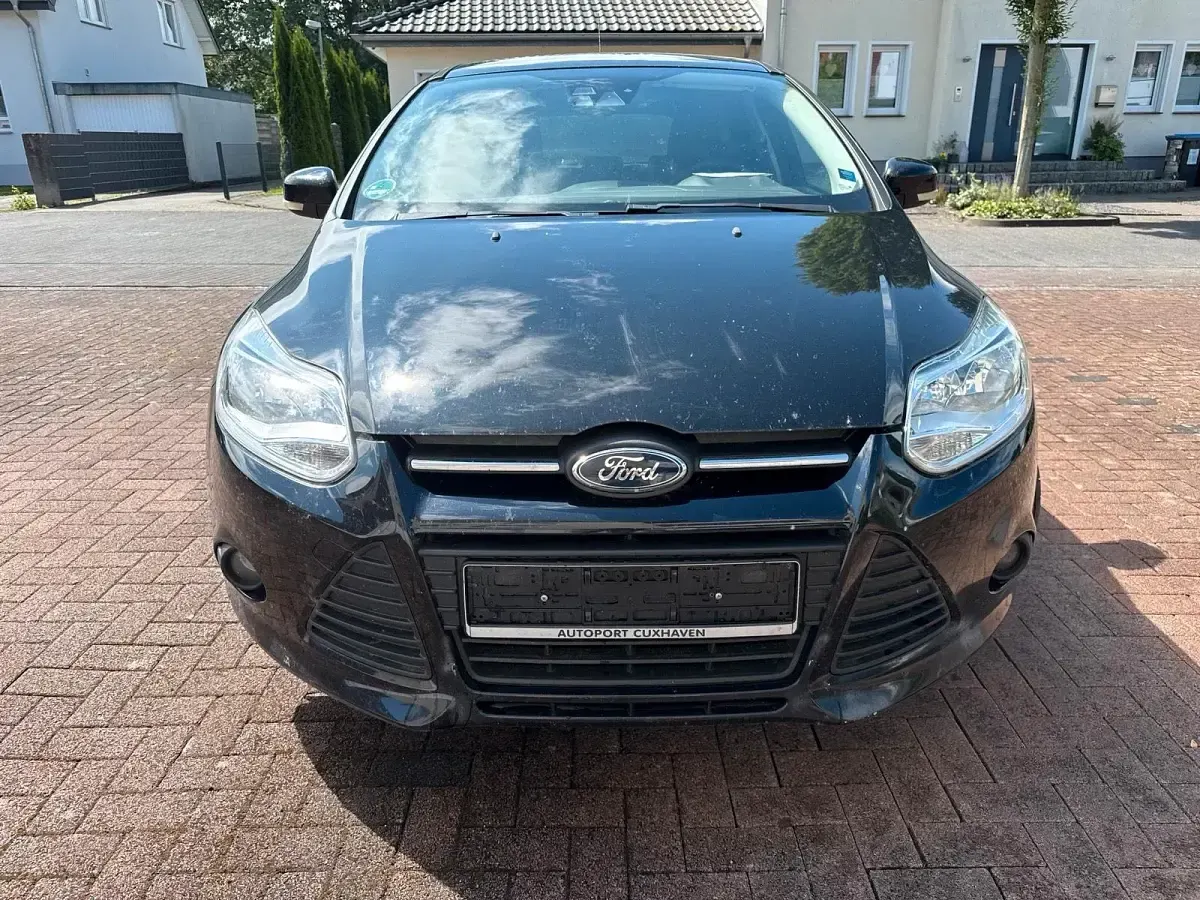 Gebraucht Ford Focus 105 PS (77 kW) 2011 Schwarz Kombi