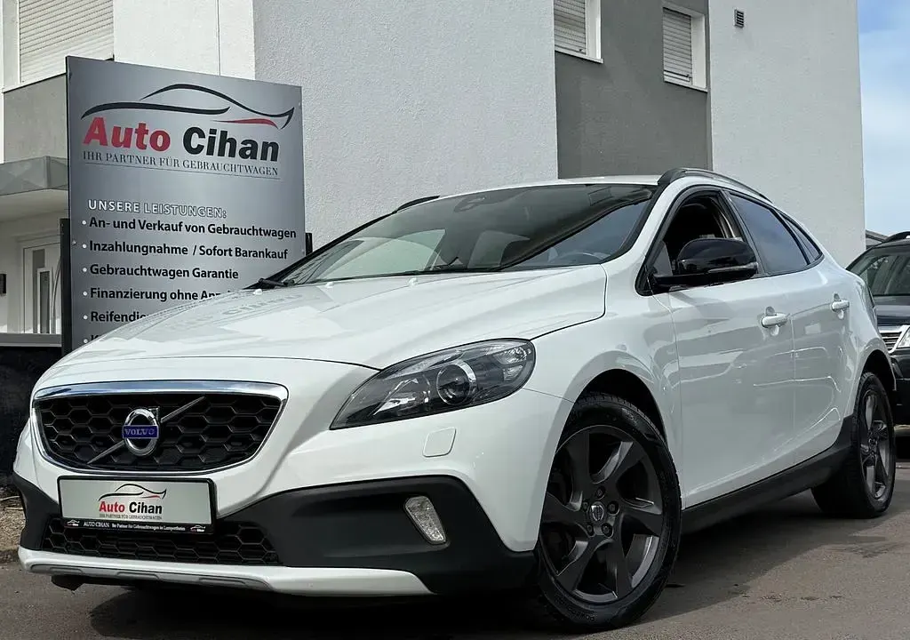 Gebraucht Volvo V40 CC Momentum 150 PS (110 kW) 2014 Weiß Kombi