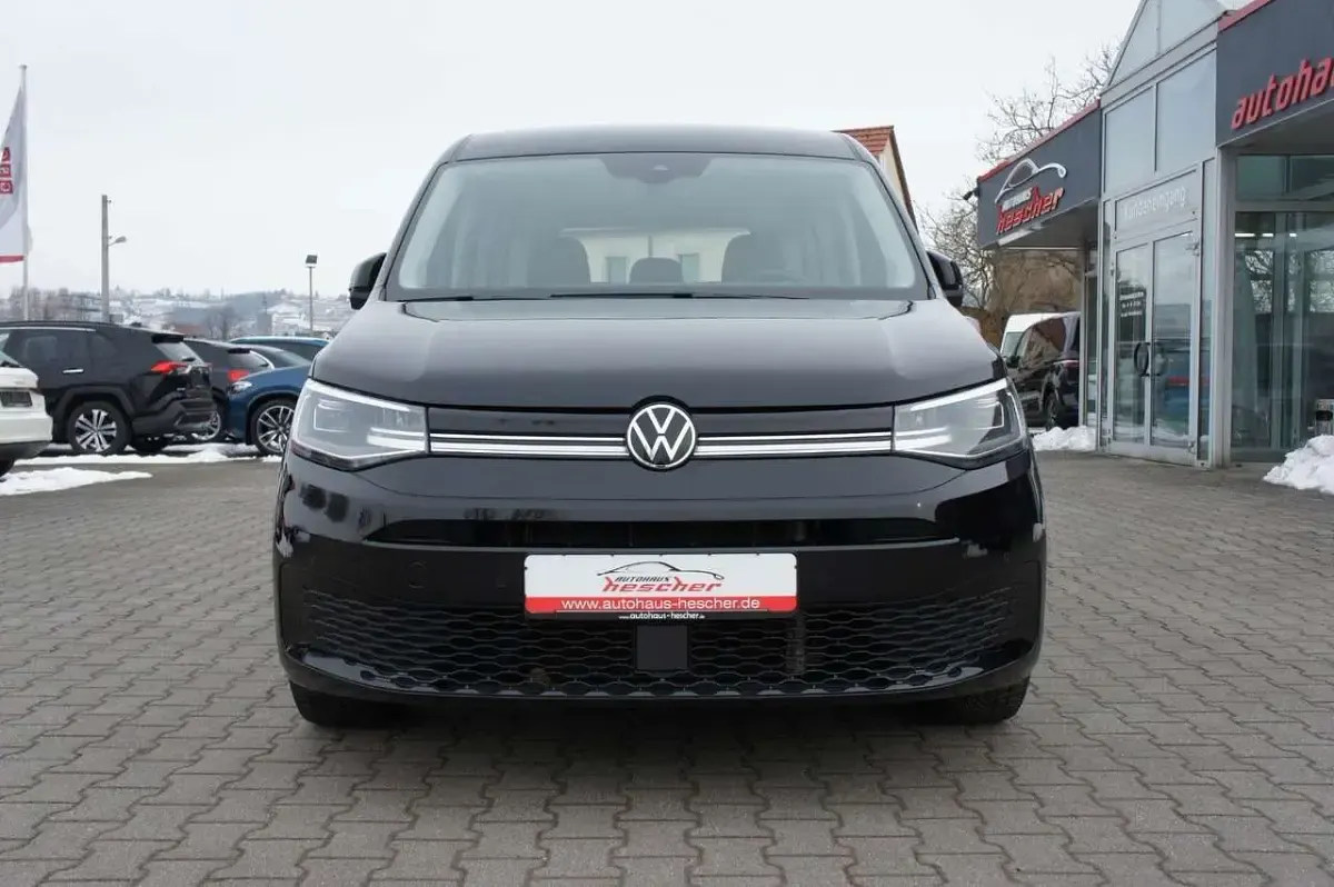 Używany VW Caddy Maxi Style 122 KM (89 kW) 2022 Czarny Minivan