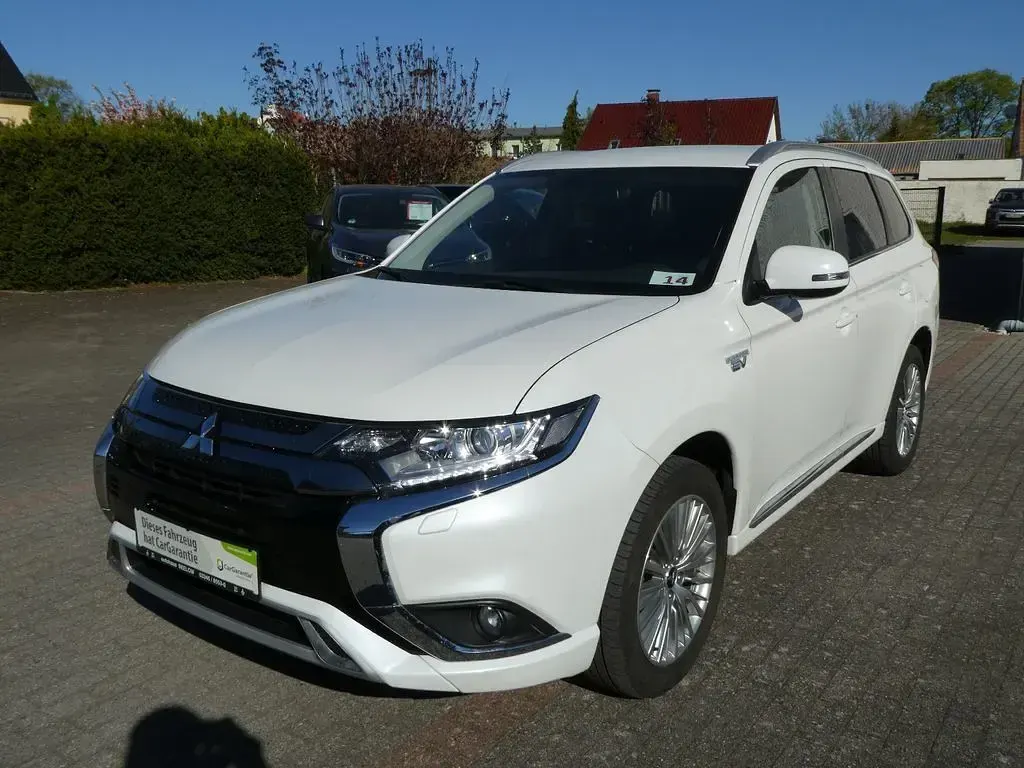 Gebraucht Mitsubishi Outlander P-HEV 224 PS (164 kW) 2021 Weiß SUV