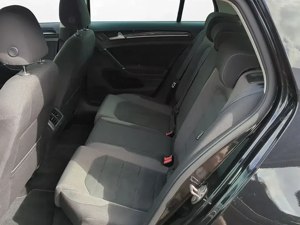 Gebraucht VW Golf VII Highline 150 PS (110 kW) 2019 Schwarz Limousine