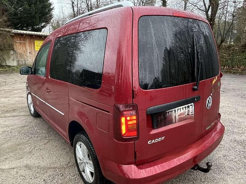 Gebraucht VW Caddy Highline 150 PS (110 kW) 2017 Rot Van / Kleinbus