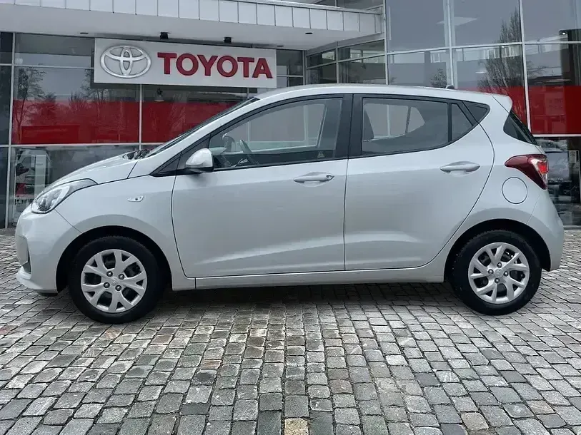 Gebraucht Hyundai i10 Trend 87 PS (63 kW) 2018 Sleek silver / met Kleinwagen