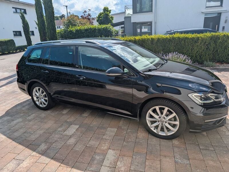 Schwarz Gebraucht 2017 VW Golf VII Sound Kombi | 12.400 € (Fairer Preis) - Bild 1/4