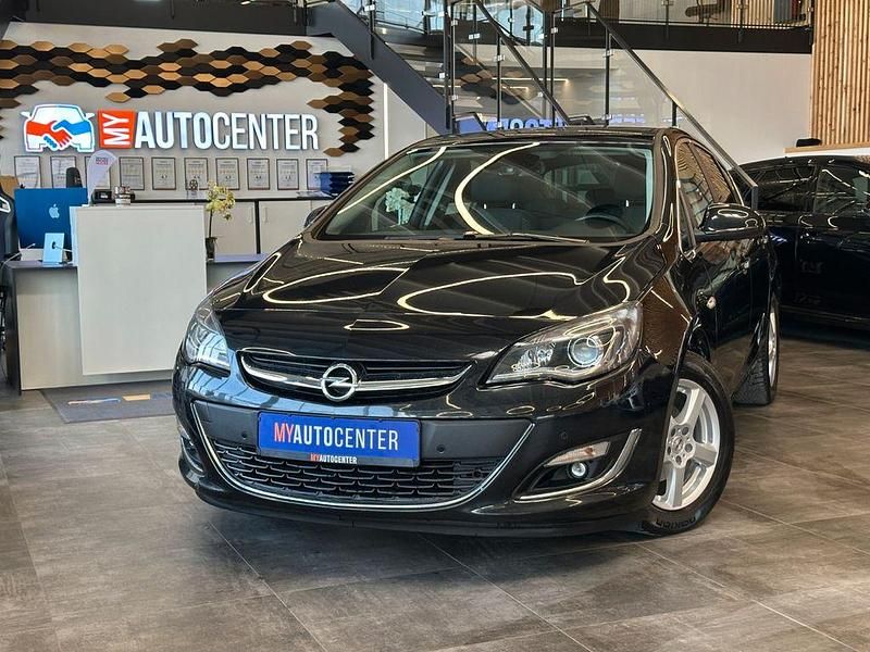 Gebraucht Opel Astra Exklusiv 140 PS (102 kW) 2015 Schwarz Limousine
