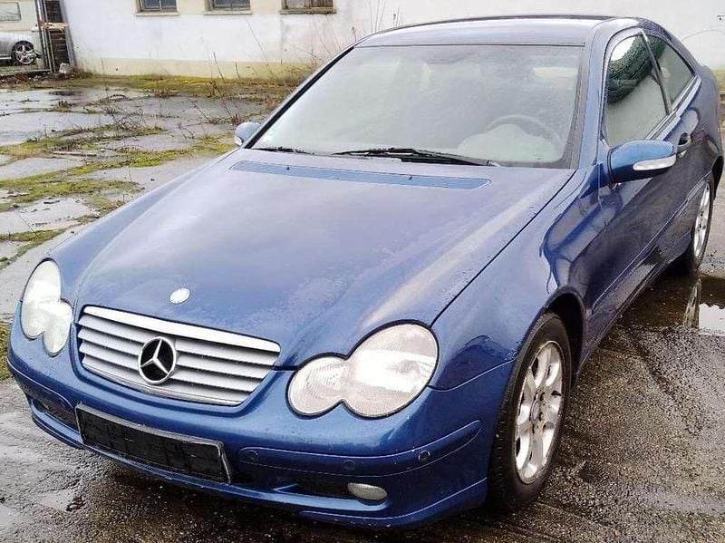 Gebraucht Mercedes C180 143 PS (105 kW) 2002 Jaspisblau  metalliclack Coupé