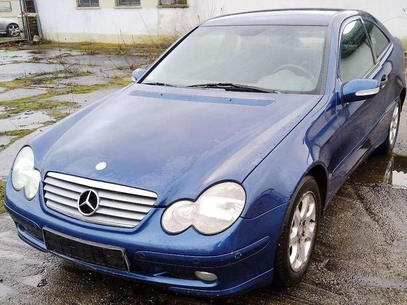 Jaspisblau metalliclack Gebraucht 2002 Mercedes C180 Coupé | 3.200 € (Fairer Preis) - Bild 1/4
