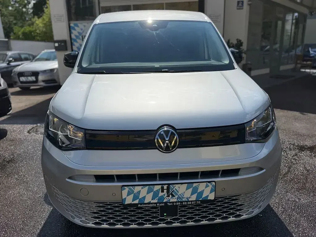 Gebraucht VW Caddy Basis 102 PS (75 kW) 2023 Silber Van / Kleinbus