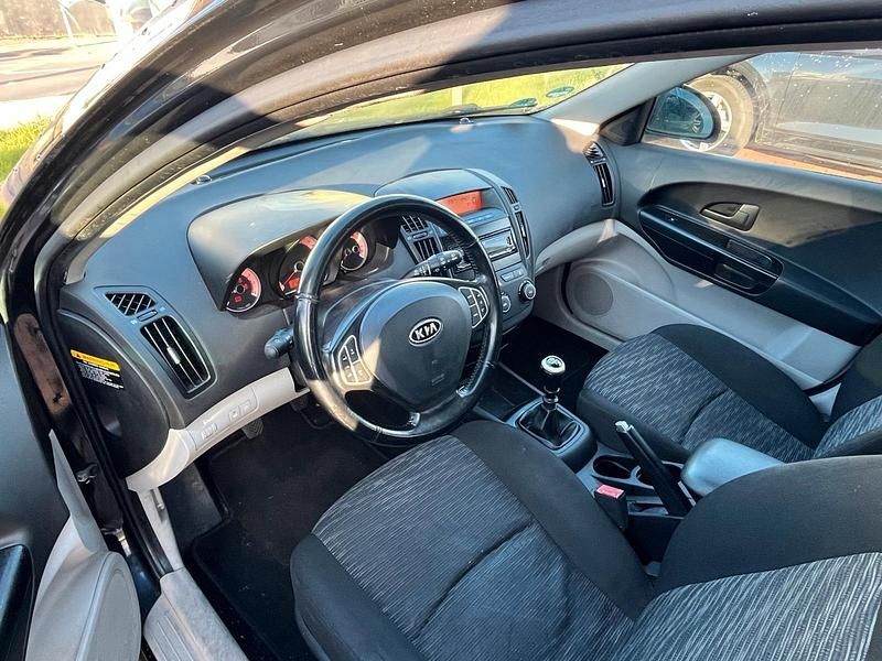 Gebraucht Kia Ceed 109 PS (80 kW) 2008 Schwarz Kleinwagen