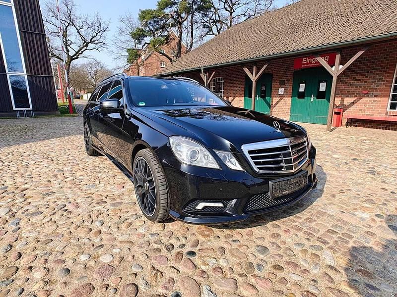 Gebraucht Mercedes E350 AMG line 231 PS (169 kW) 2010 Obsidianschwarz  metalliclack Kombi