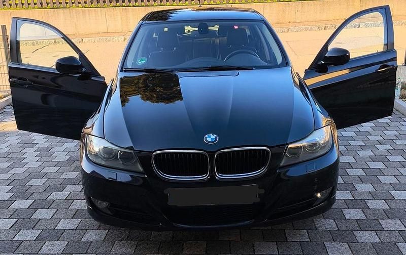 Gebraucht BMW 320 Exclusive 184 PS (135 kW) 2010 Schwarz Kombi