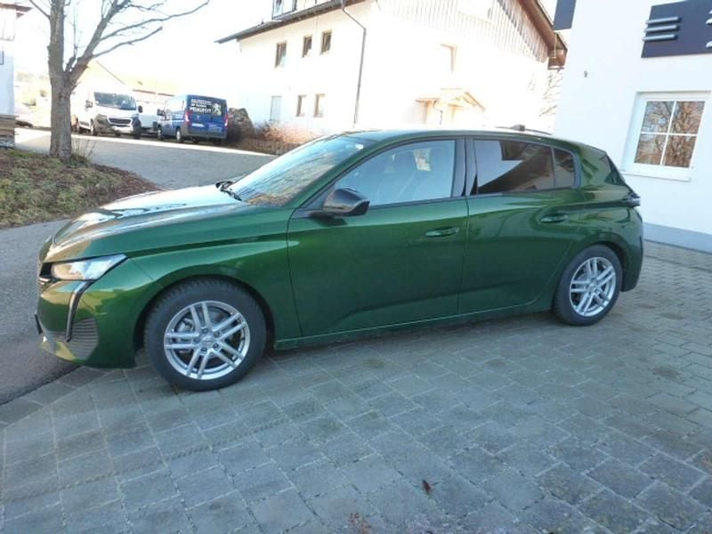 Gebraucht Peugeot 308 Allure 131 PS (96 kW) 2022 Lackierung olivgrÜn Limousine