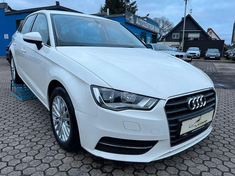 Weiß Gebraucht 2014 Audi A3 Ambiente Limousine | 12.490 € (Fairer Preis) - Bild 1/4