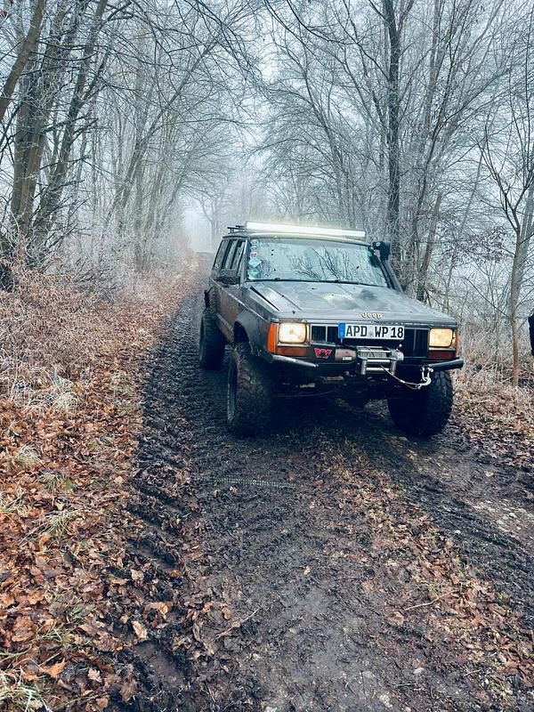 Gebraucht Jeep Cherokee 174 PS (127 kW) 1990 Silber SUV