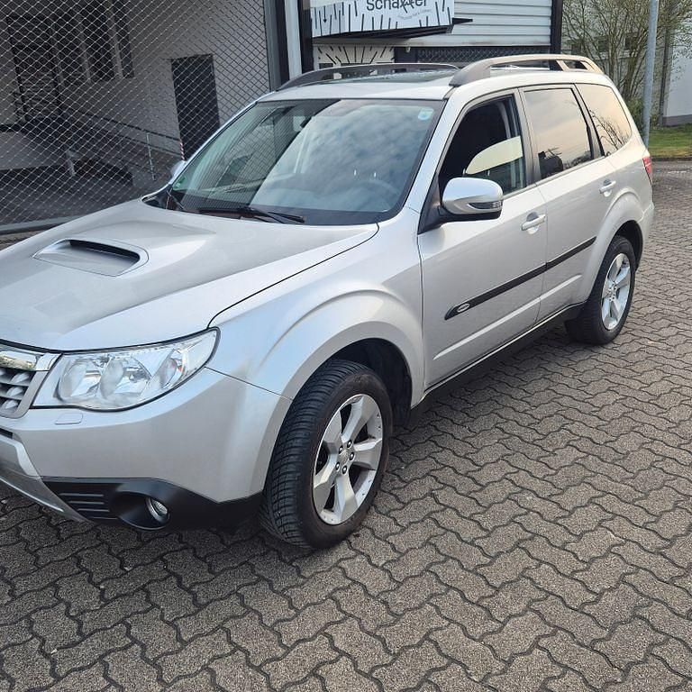 Gebraucht Subaru Forester Comfort 147 PS (108 kW) 2011 Spark silver (m) SUV