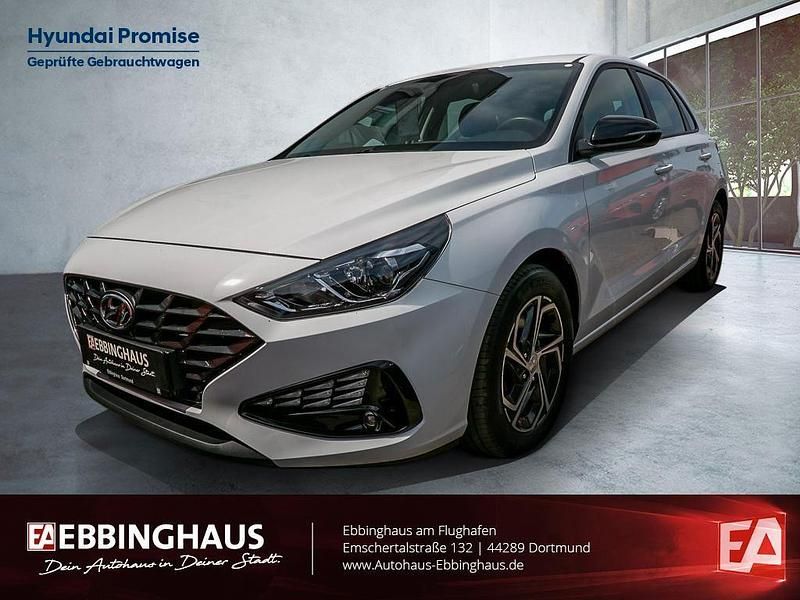 Weiß Gebraucht 2021 Hyundai i30 Edition 30 Limousine | 15.990 € (Fairer Preis) - Bild 1/4