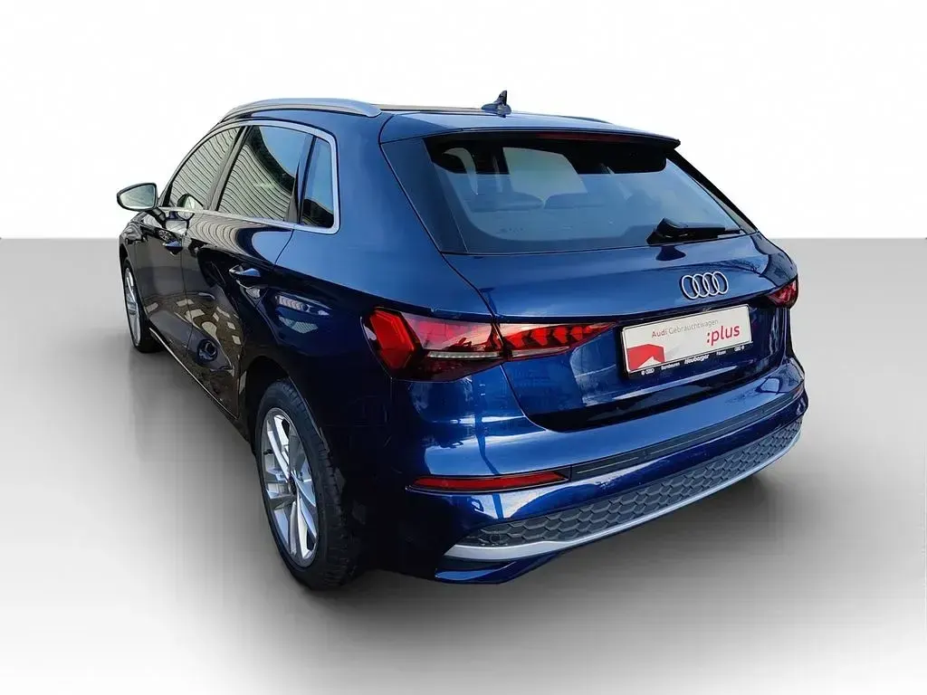Gebraucht Audi A3 Sport 116 PS (85 kW) 2026 Navarrablau metallic Limousine