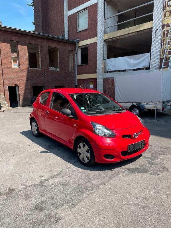 Rot Gebraucht 2009 Toyota Aygo Kleinwagen | 1.200 € (Superpreis) - Bild 1/4