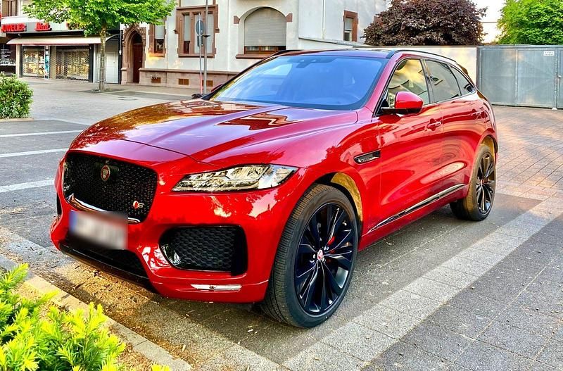 Gebraucht Jaguar F-Pace First Edition 300 PS (220 kW) 2016 Rot SUV