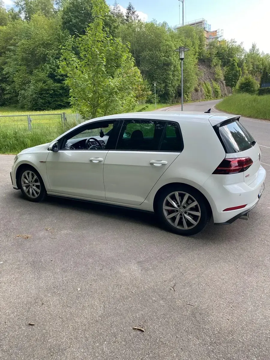 Gebraucht VW Golf VII GTI 245 PS (180 kW) 2019 Weiß Limousine